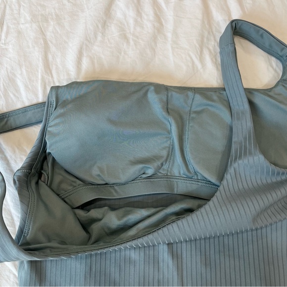 Vuori Rib Inversion Tank - Picture 7 of 9